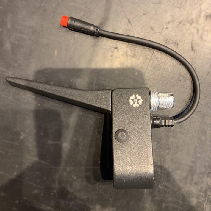 Rear brake lever with E-FLEX sensor